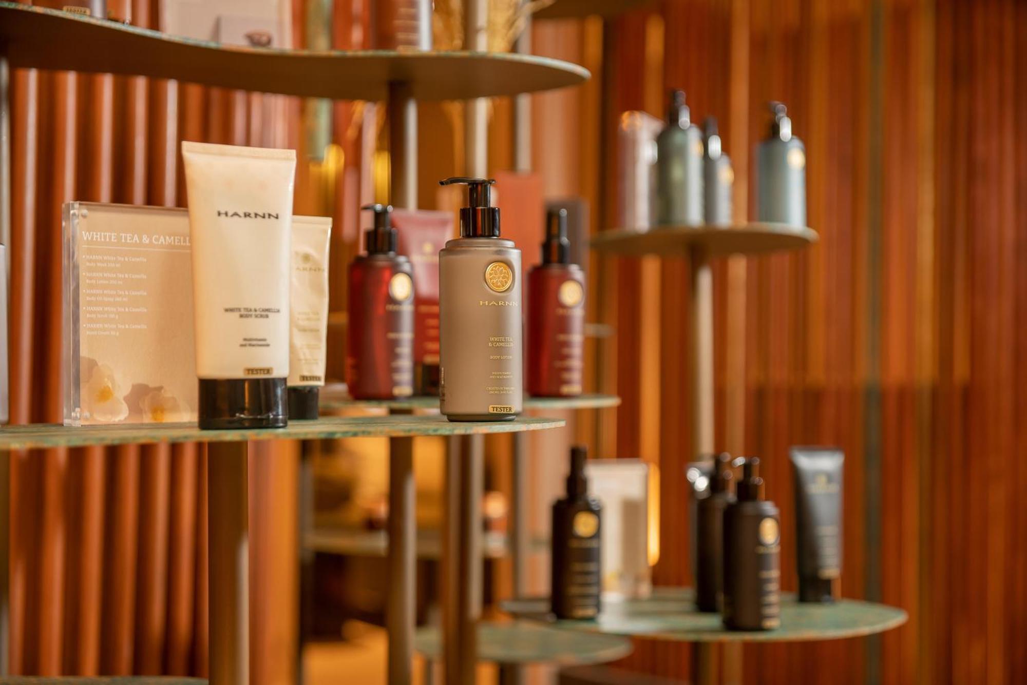 The Salil Hotel Riverside バンコク都 エクステリア 写真 Products at the spa