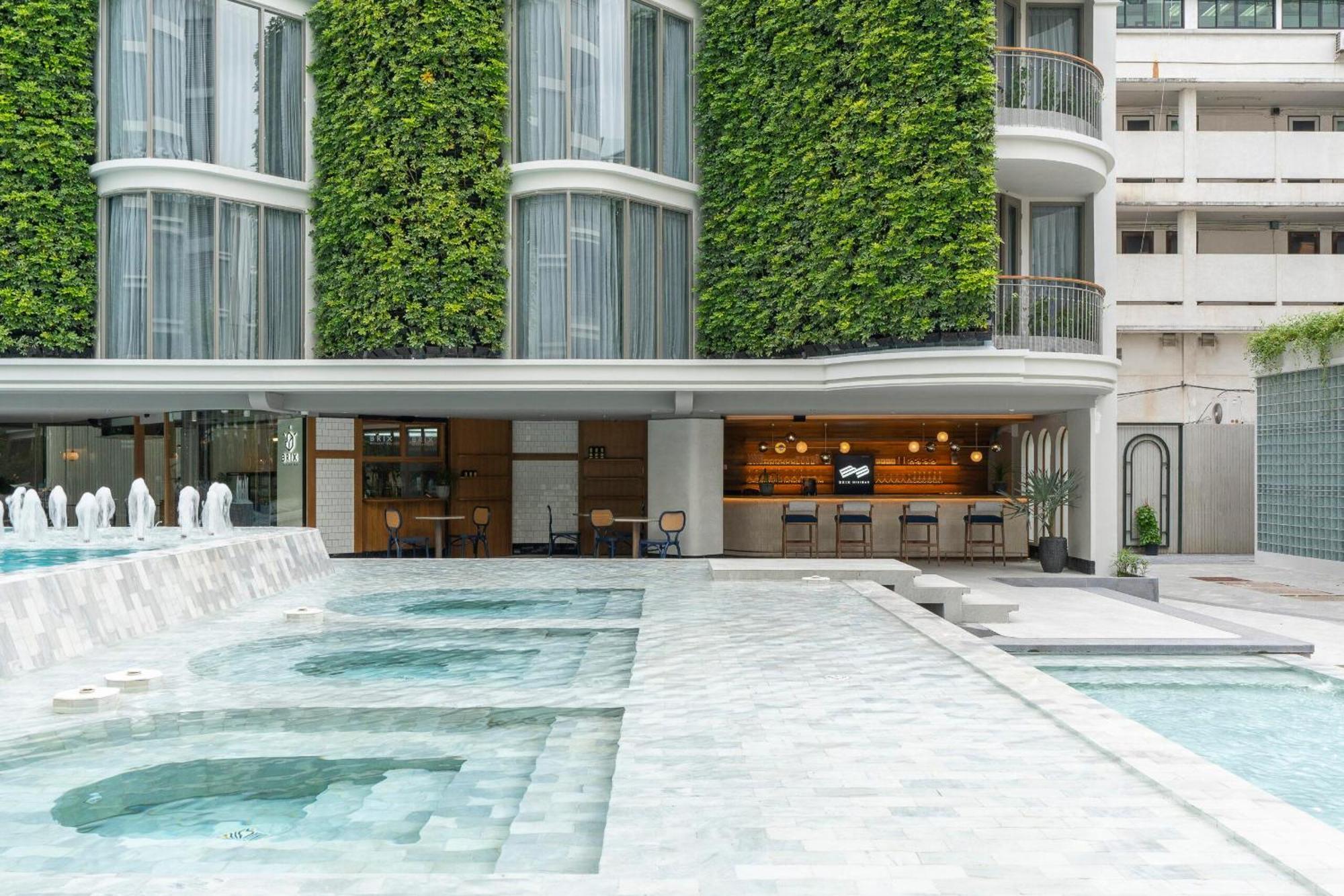 The Salil Hotel Riverside バンコク都 エクステリア 写真 The hotel's pool