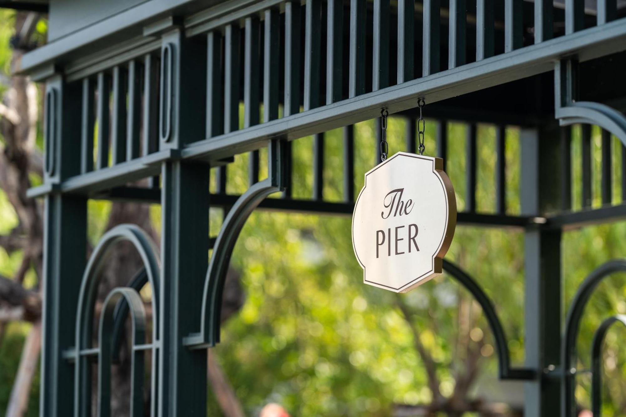 The Salil Hotel Riverside バンコク都 エクステリア 写真 The Pier